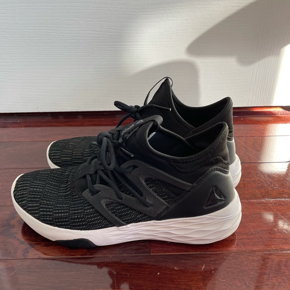 Reebok women’s hayashu astrofoam LTD sneakers - Picture 3 of 6